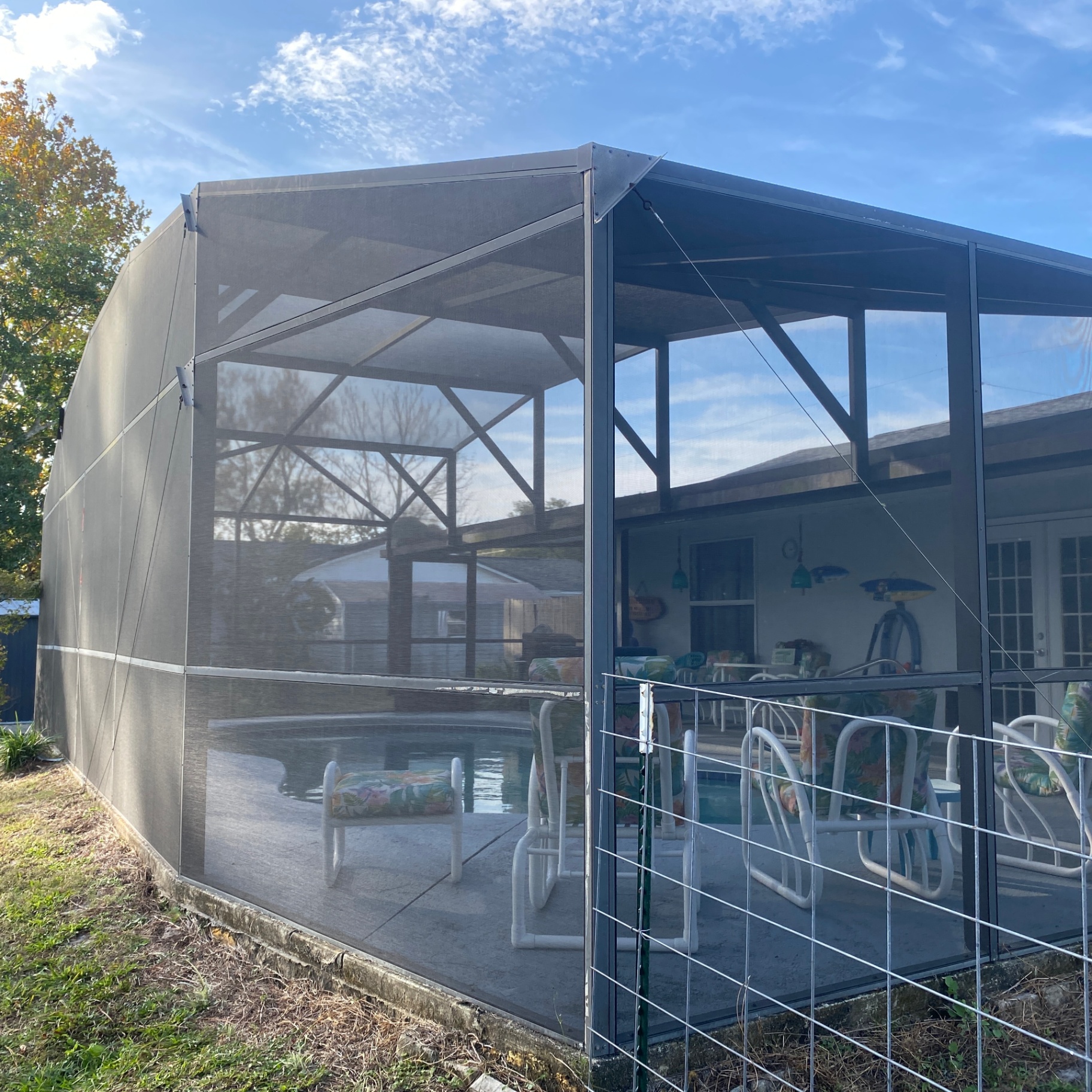 Grand Pool Cage